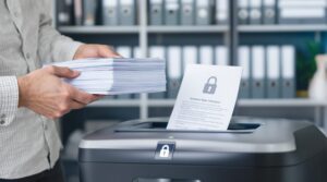 Destruction de documents gratuit : solutions sécurisées pour protéger vos données confidentielles